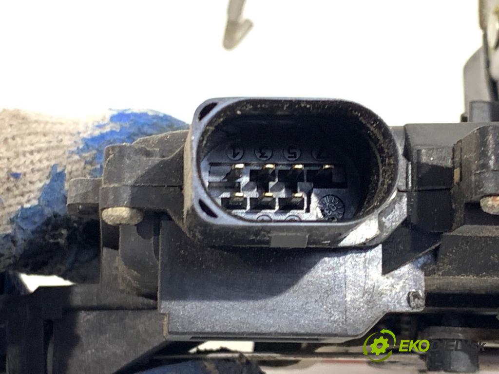 AUDI A4 B6 sedan 2003 96 kW 1.9 TDI 1896 zámok Dvere ľavy zad 8E0839015C