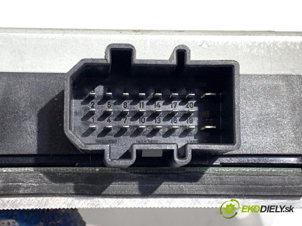 AUDI A4 B6 sedan 2003 96 kW 1.9 TDI 1896 Zosilňovač 8E5035223 (Zosilňovač)