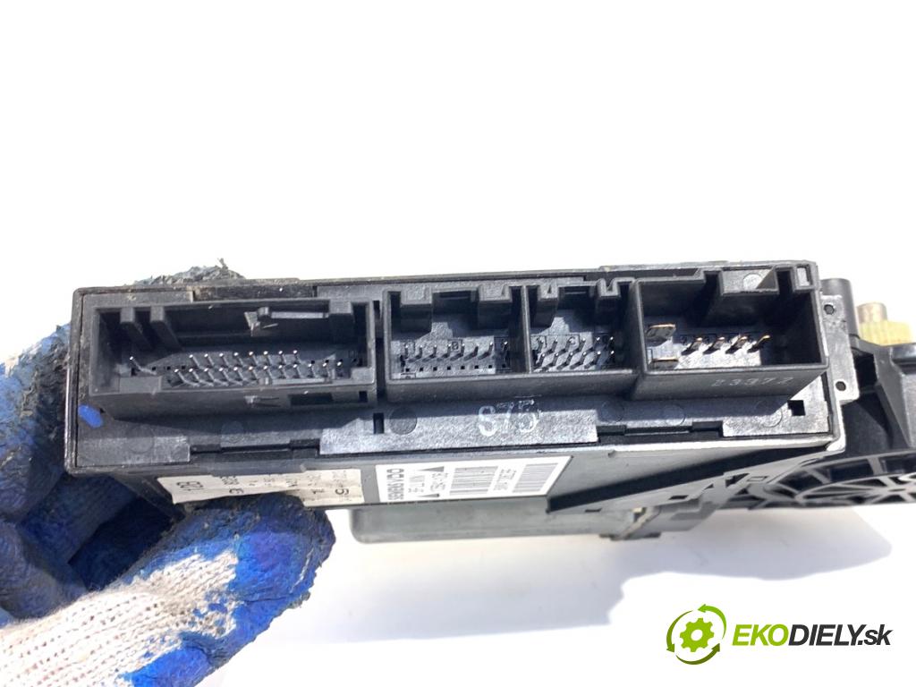 AUDI A4 B6 sedan 2003 96 kW 1.9 TDI 1896 Motor sťahovania okna pravy predný 8E1959802B