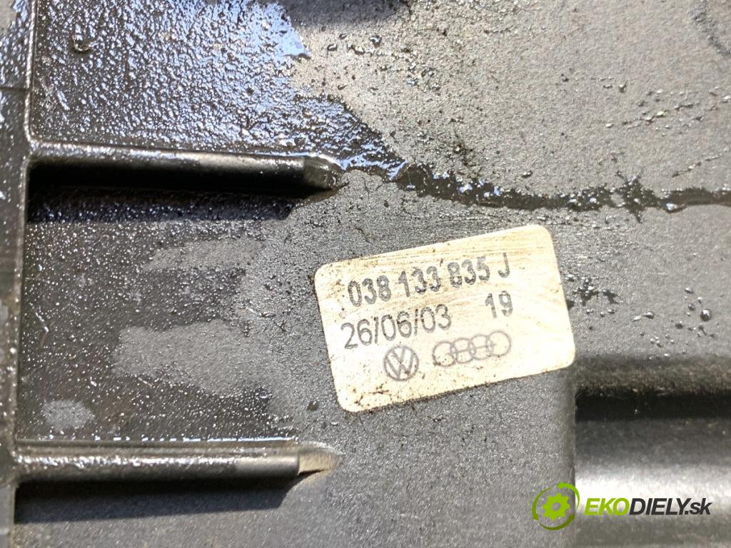 AUDI A4 B6 sedan 2003 96 kW 1.9 TDI 1896 obal filtra vzduchu 038133835J 038133837Q (Kryt vzduchového filtru)