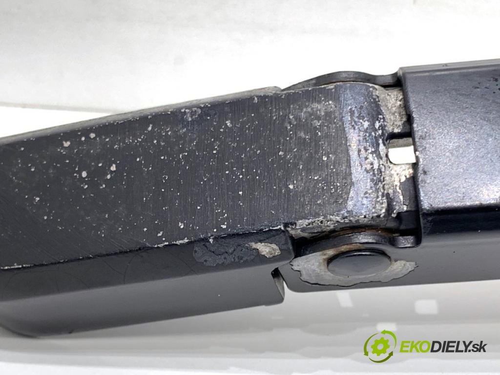 AUDI A4 B6 sedan 2003 96 kW 1.9 TDI 1896 ramena stěrače přední část 8E1955407A