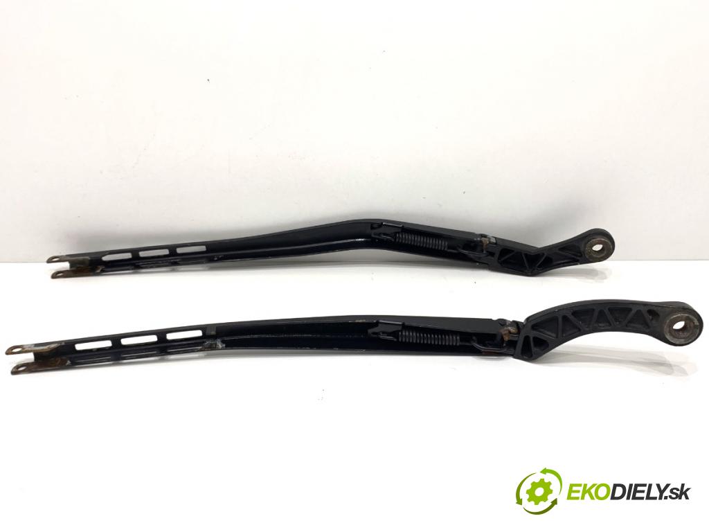 AUDI A4 B6 sedan 2003 96 kW 1.9 TDI 1896 ramena stěrače přední část 8E1955407A