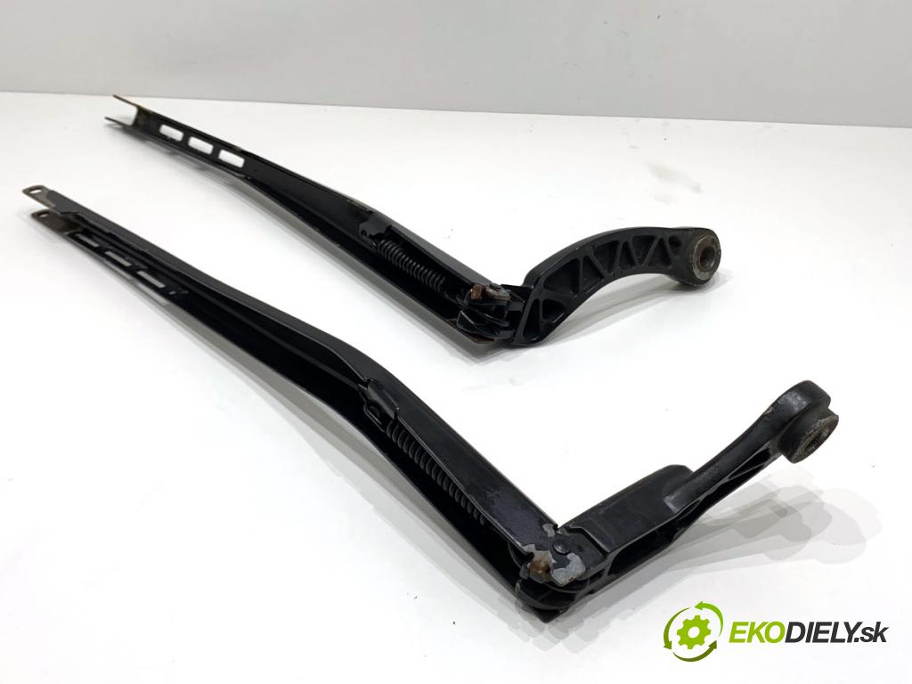 AUDI A4 B6 sedan 2003 96 kW 1.9 TDI 1896 ramena stěrače přední část 8E1955407A