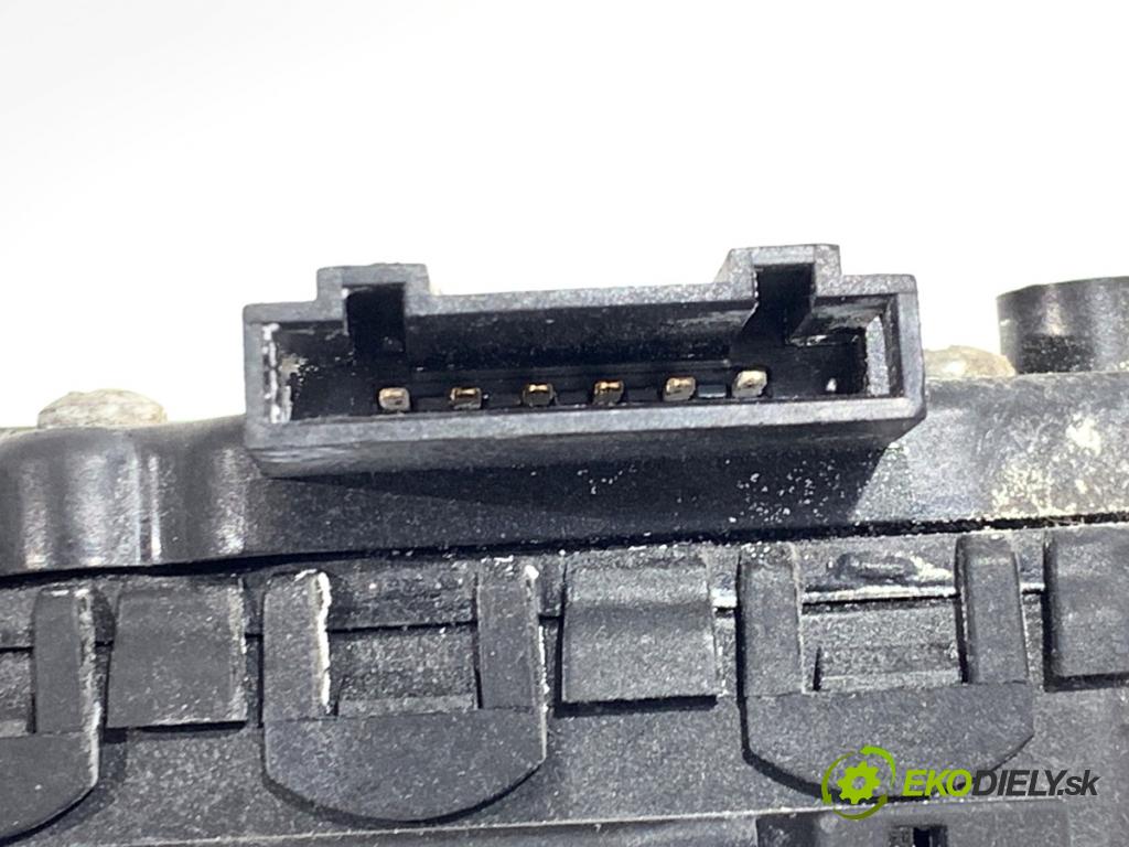 AUDI A4 B6 sedan 2003 96 kW 1.9 TDI 1896 Potenciometer plynu 8E1721523B (Potenciometer plynového pedálu)