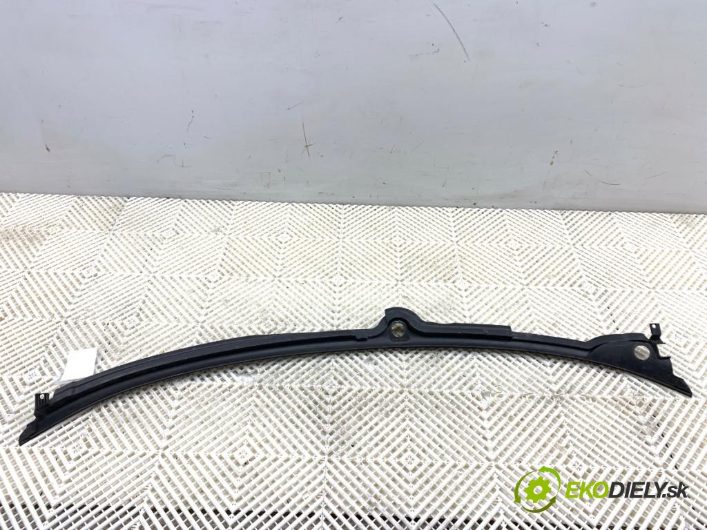 AUDI A4 B6 sedan 2003 96 kW 1.9 TDI 1896 Torpédo, plast pod čelné okno 8E1819403 (Torpédo (plast pod čelným sklom))