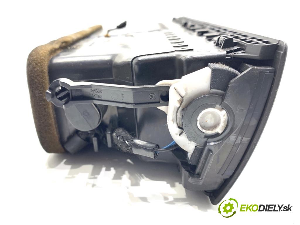 AUDI A4 B6 sedan 2003 96 kW 1.9 TDI 1896 Mriežky kúrenia predný 8E0820951H