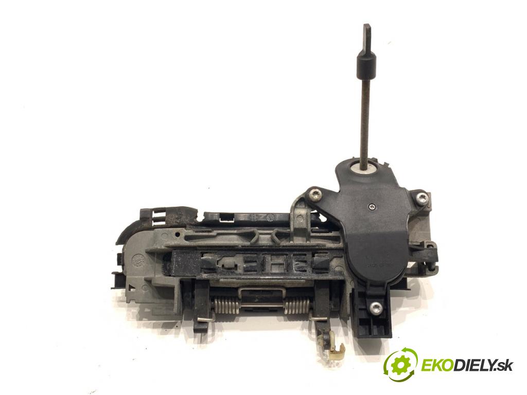 AUDI A4 B6 sedan 2003 96 kW 1.9 TDI 1896 Kľučka vonkajšia ľavy predný