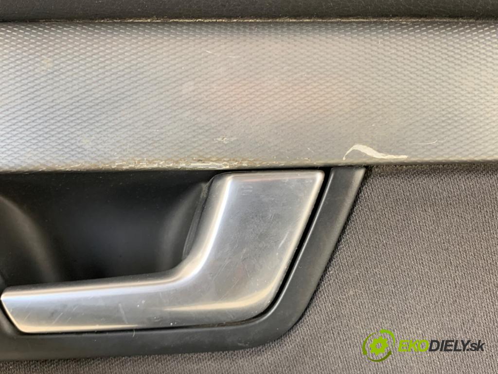 AUDI A4 B6 sedan 2003 96 kW 1.9 TDI 1896 čalúnenie Dvere pravy predný