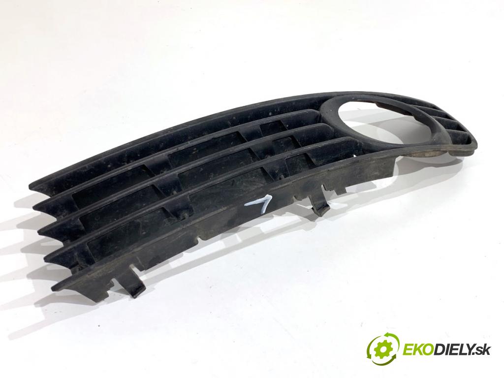 AUDI A4 B6 sedan 2003 96 kW 1.9 TDI 1896 Mriežky nárazníka ľavy predný 8E0807681