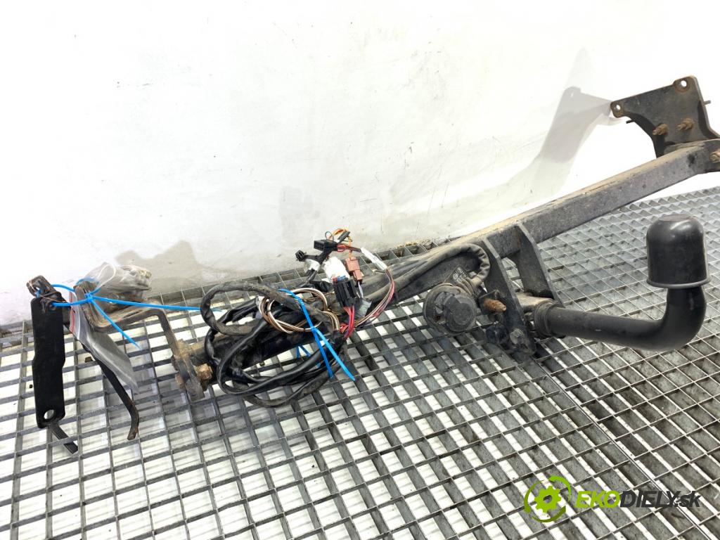 NISSAN QASHQAI J11 SUV 2014 96 kW 1.6 dCi 1598 Hák ťažné zariadenie  (Ťažné zariadenie)