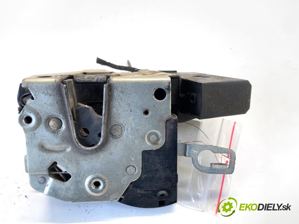 BMW E36 liftback 1999 77 kW 316 i 1895 zámok dveře pravý přední část 