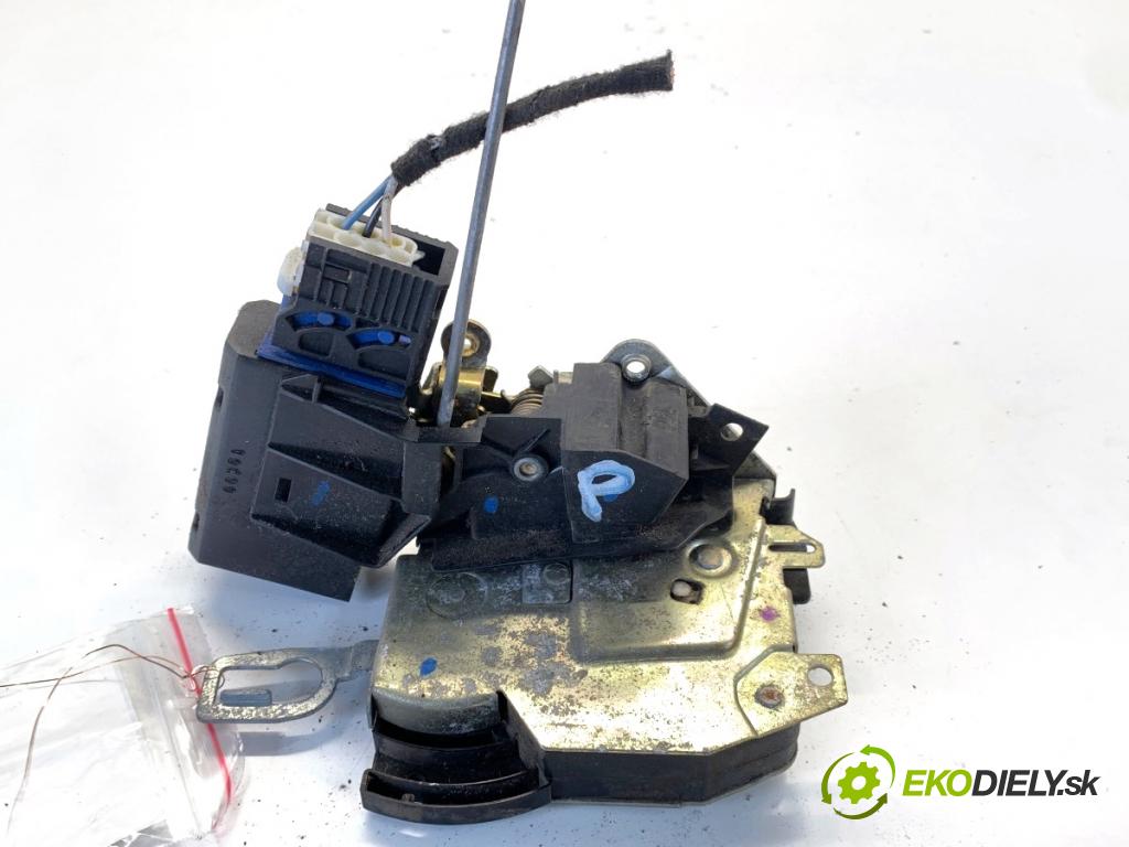 BMW E36 liftback 1999 77 kW 316 i 1895 zámok Dvere pravy predný