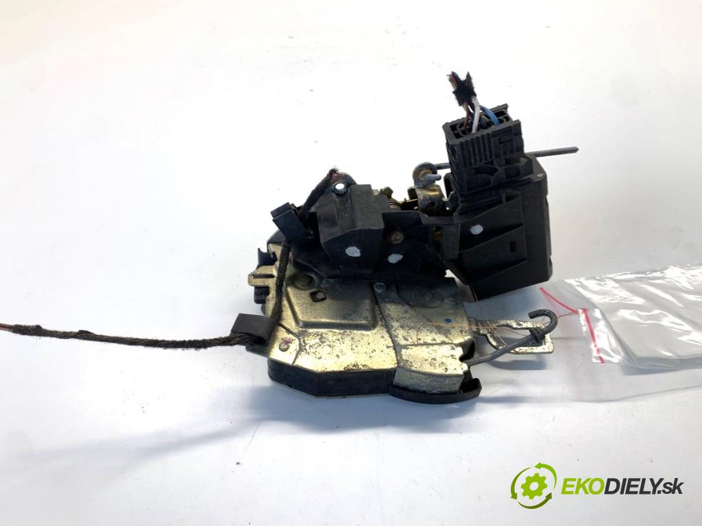 BMW E36 liftback 1999 77 kW 316 i 1895 zámok Dvere ľavy predný