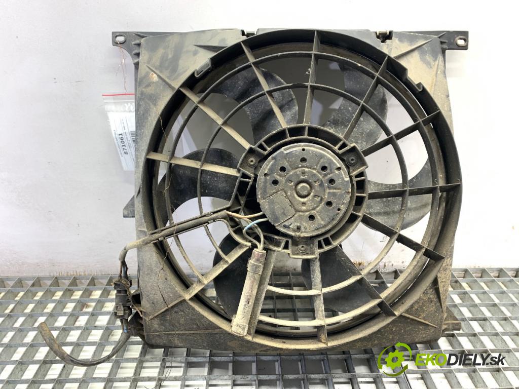 BMW E36 liftback 1999 77 kW 316 i 1895 ventilátor klimatizace 8369799 (Ventilátor chladiče klimatizace)