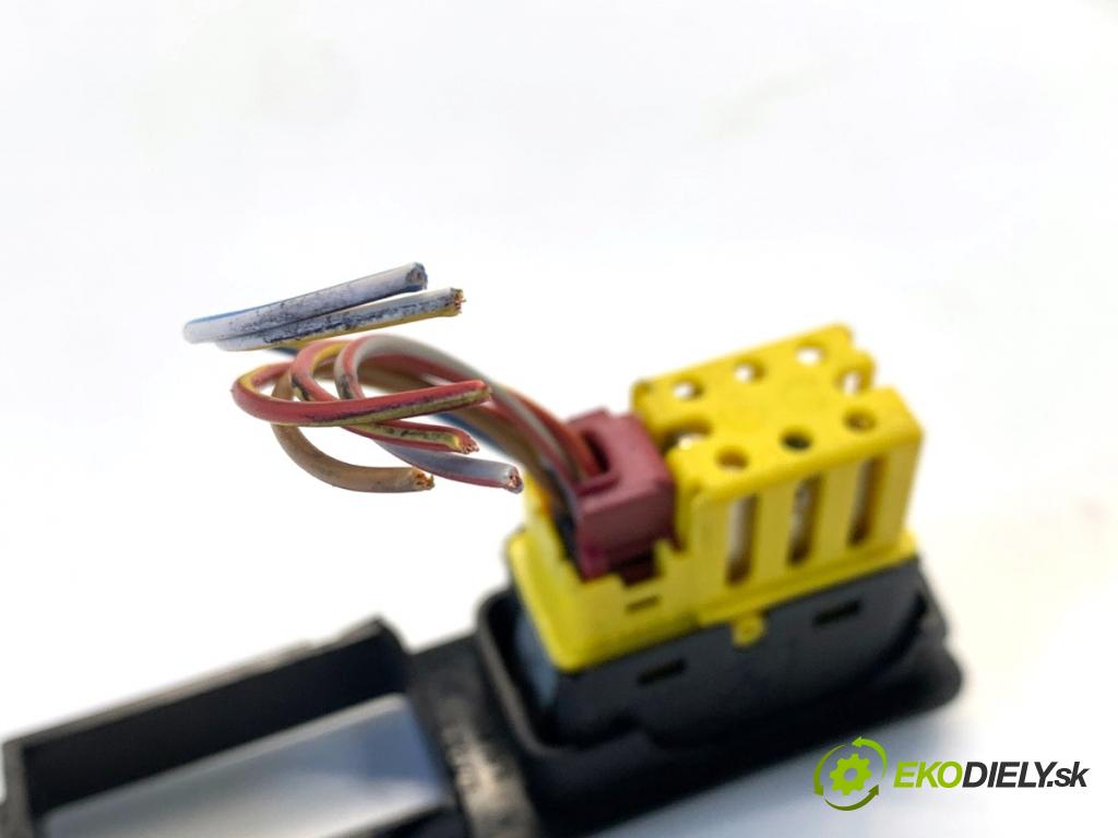 BMW E36 liftback 1999 77 kW 316 i 1895 SPÍNAČE: ohrievania, vyhrievania sedačky 1387917