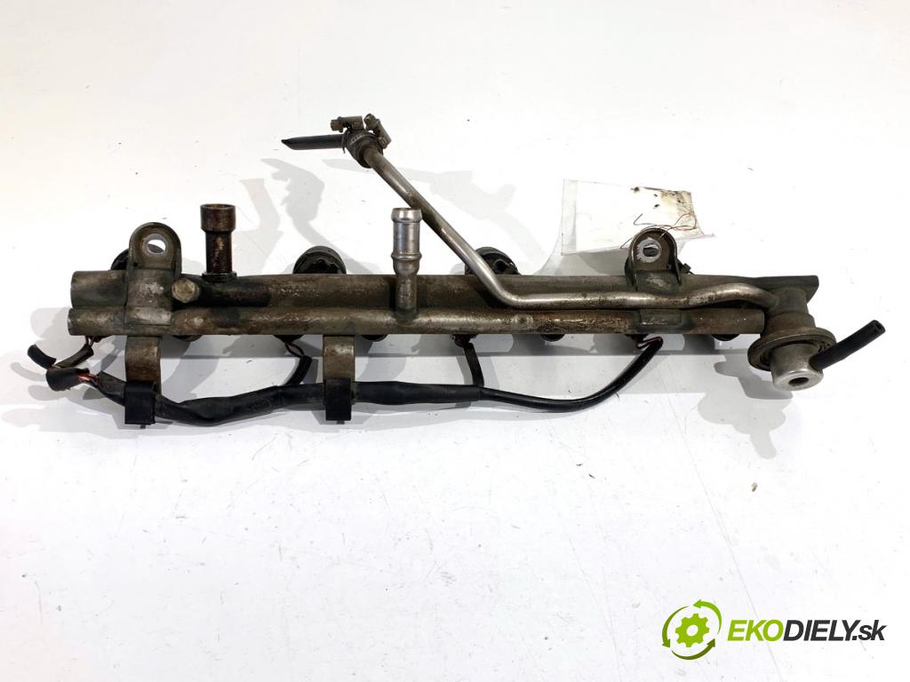 BMW E36 liftback 1999 77 kW 316 i 1895 Lišta vstrekovacia 1435910 (Vstrekovacia lišta)
