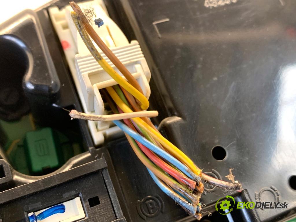 BMW E36 liftback 1999 77 kW 316 i 1895 prístrojovka 8381858 (Přístrojová deska)