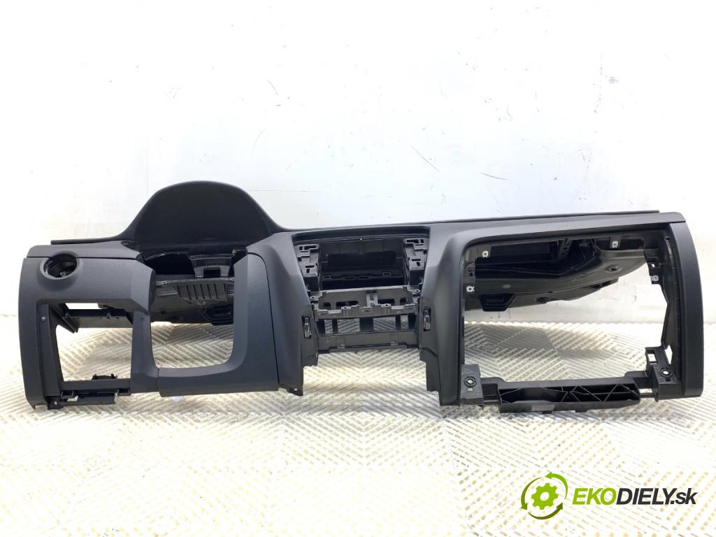 SKODA OCTAVIA III Kombi 2015 110 kW 2.0 TDI 1968 Palubná doska 5E1857091 (Palubná doska)