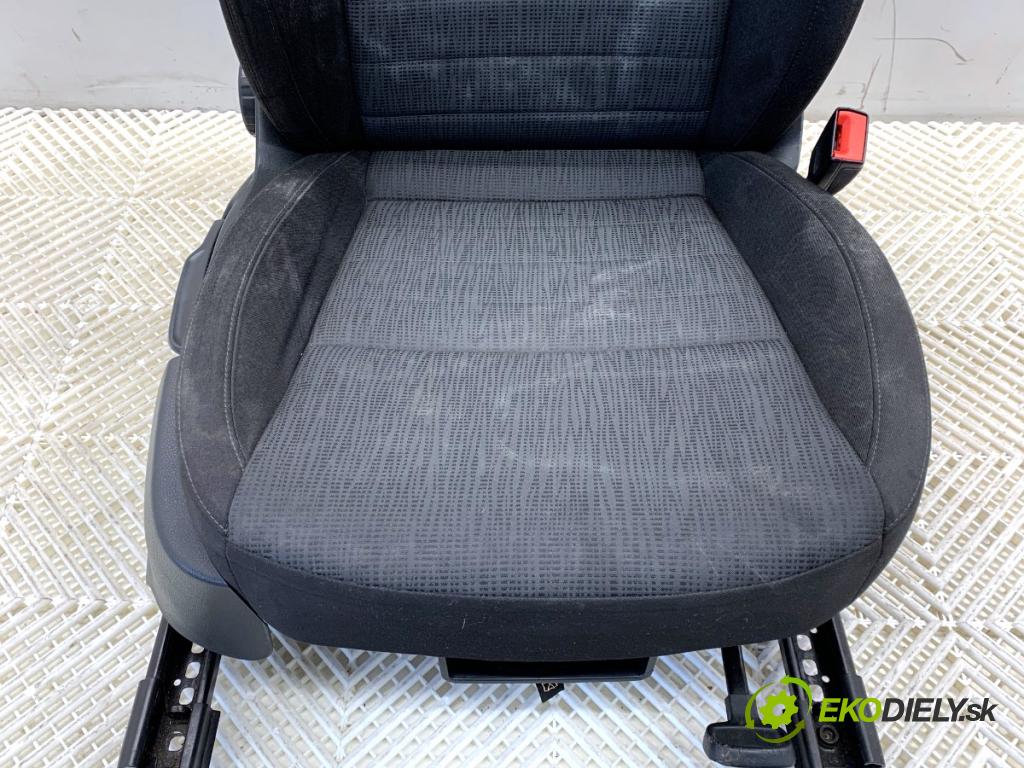 SKODA OCTAVIA III Kombi 2015 110 kW 2.0 TDI 1968 Sedadlo pravy predný