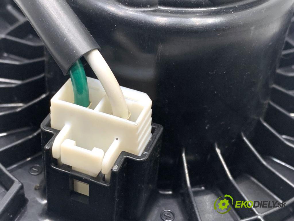 HONDA CR-V III SUV 2009 103 kW 2.2 i-CTDi 4WD (RE6) 2204 ventilátor kúrenia AV5061