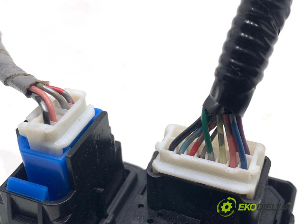 HONDA CR-V III SUV 2009 103 kW 2.2 i-CTDi 4WD (RE6) 2204 Prepínač nastavenia spätných zrkadiel  (Prepínacie páčky pod volantom)