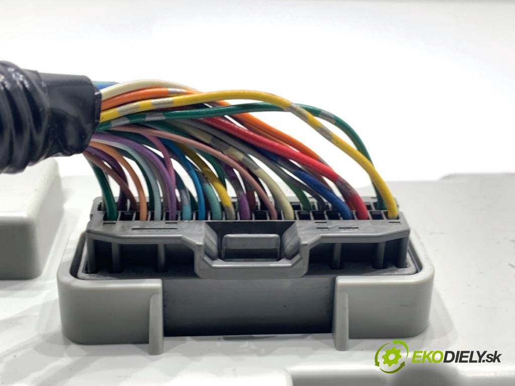 HONDA CR-V III SUV 2009 103 kW 2.2 i-CTDi 4WD (RE6) 2204 Panel ovládania kúrenia 79600SWYG4 (Prepínacie páčky pod volantom)