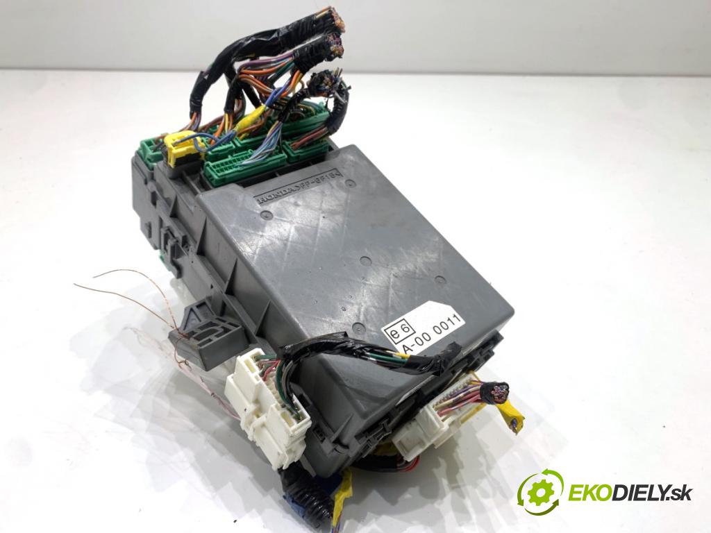 HONDA CR-V III SUV 2009 103 kW 2.2 i-CTDi 4WD (RE6) 2204 modul BSI 52575LM (Pojistková skříňka)