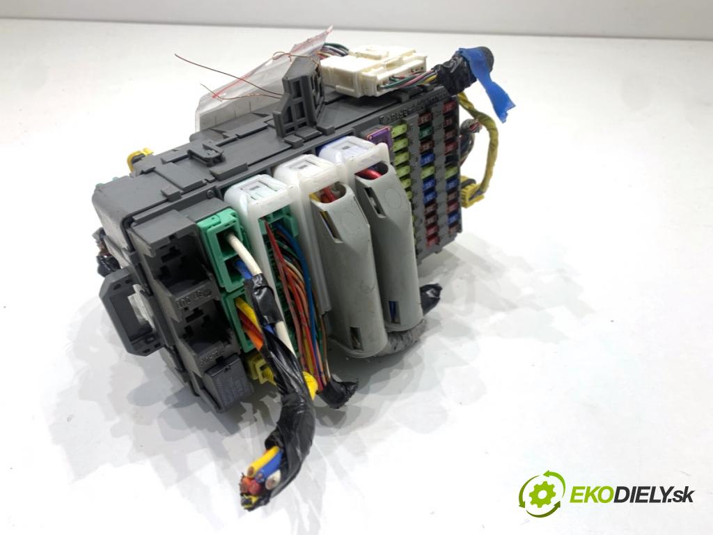 HONDA CR-V III SUV 2009 103 kW 2.2 i-CTDi 4WD (RE6) 2204 Modul BSI 52575LM (Poistková skrinka)