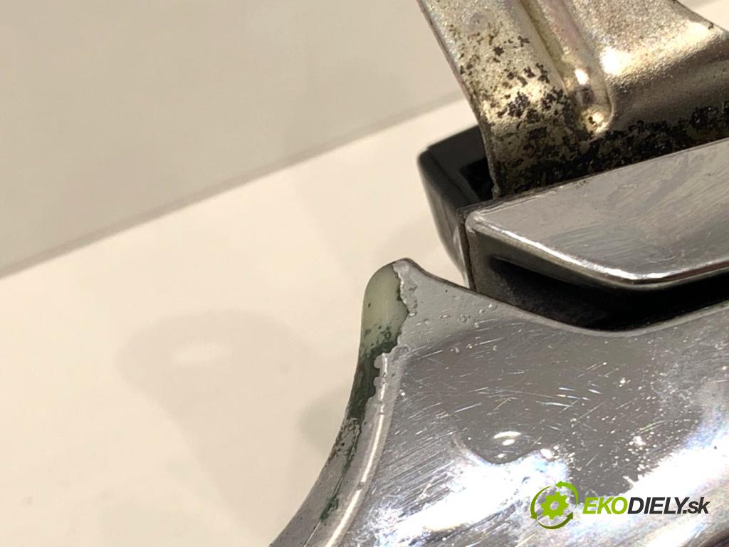 HONDA CR-V III SUV 2009 103 kW 2.2 i-CTDi 4WD (RE6) 2204 Kľučka vonkajšia pravy predný