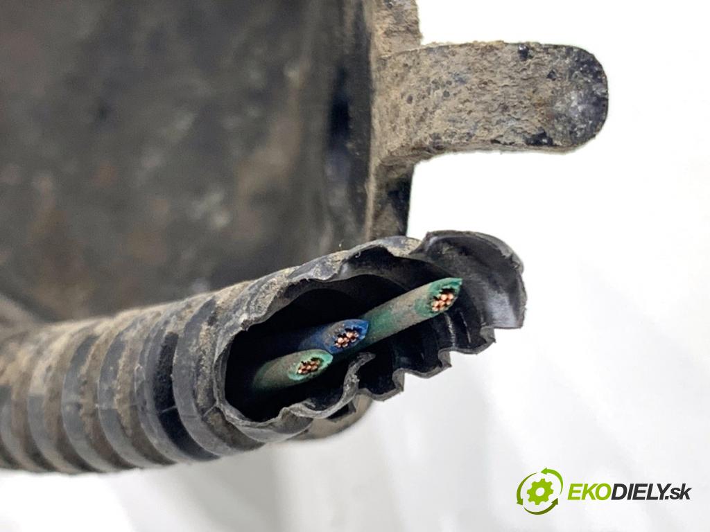 HONDA CR-V III SUV 2009 103 kW 2.2 i-CTDi 4WD (RE6) 2204 Snímač XENON zad pravy