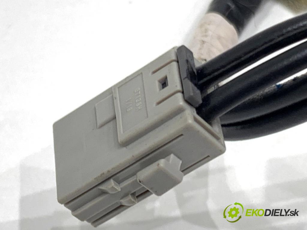 HONDA CR-V III SUV 2009 103 kW 2.2 i-CTDi 4WD (RE6) 2204 ANTENA