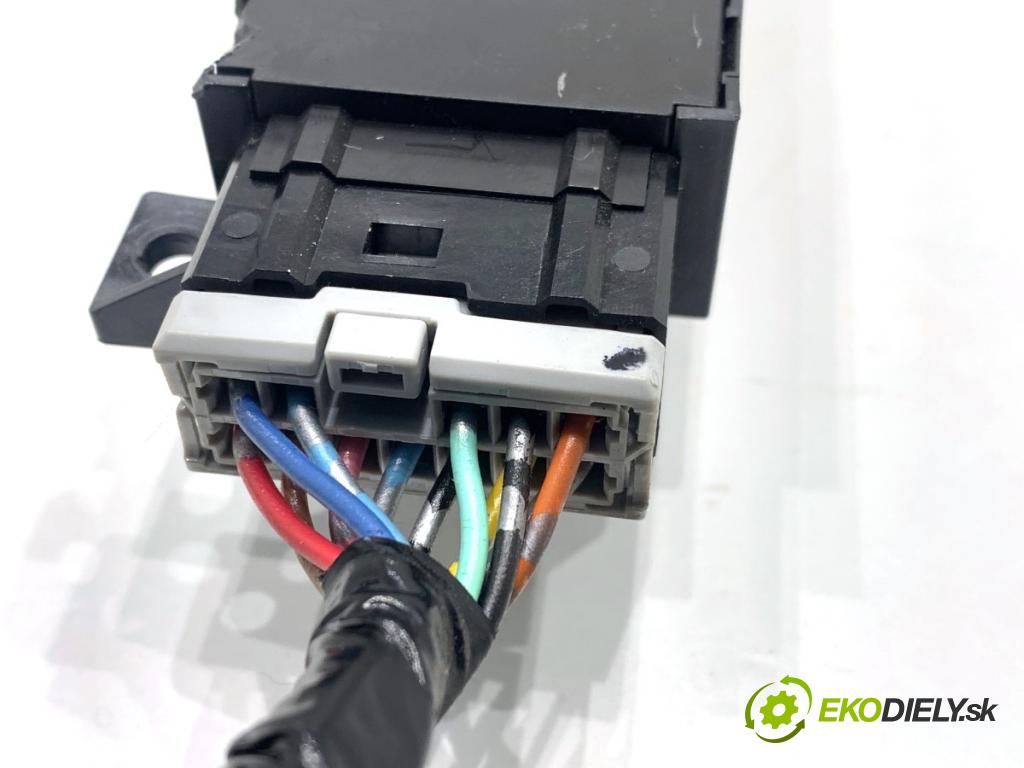 HONDA CR-V III SUV 2009 103 kW 2.2 i-CTDi 4WD (RE6) 2204 Prepínač sedačky 4121631-SDB3-A701