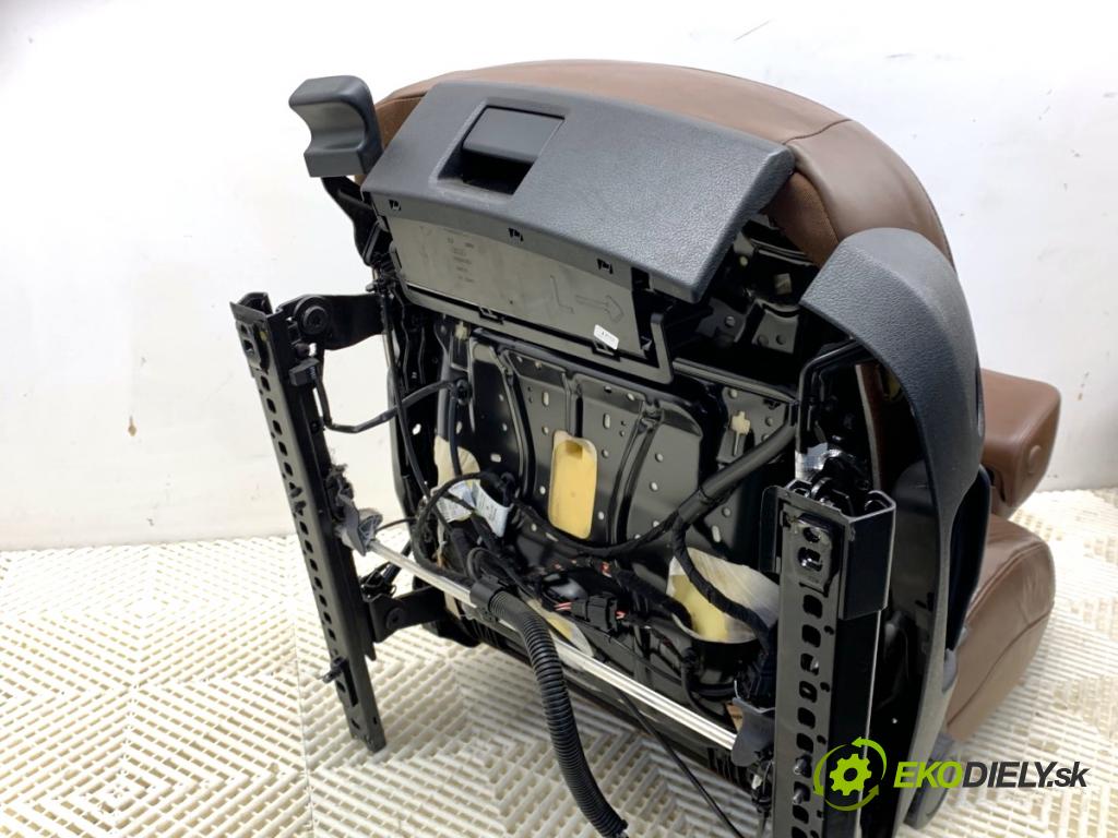 AUDI A6 C7 Kombi 2012 120 kW 2.0 TDI 1968 Sedadlá, sedačky Sedadlo bočné Tunel