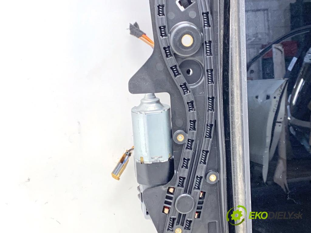 AUDI A6 C7 Kombi 2012 120 kW 2.0 TDI 1968 strešné okno 4G9877041B