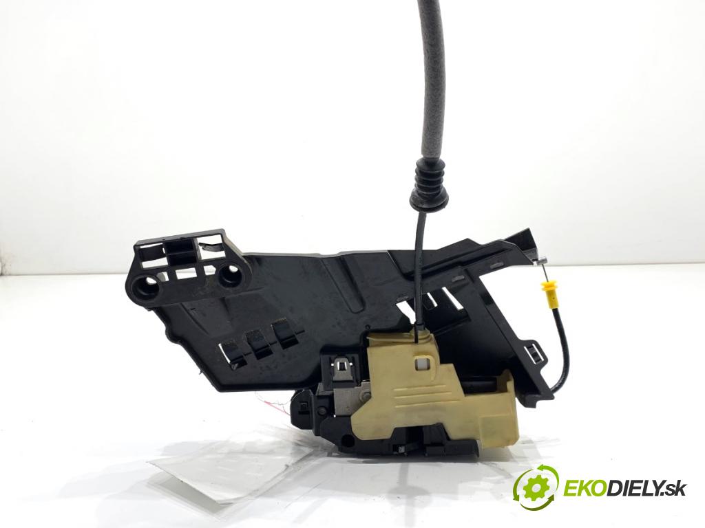 VOLVO XC60 II SUV 2020 173 kW B5 Mild-Hybrid AWD 1969 zámok Dvere pravy zad 32131413