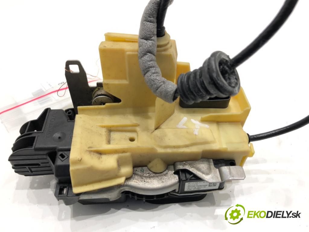 VOLVO XC60 II SUV 2020 173 kW B5 Mild-Hybrid AWD 1969 zámok Dvere ľavy zad 32131412