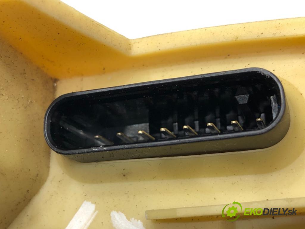 VOLVO XC60 II SUV 2020 173 kW B5 Mild-Hybrid AWD 1969 zámok Dvere ľavy zad 32131412