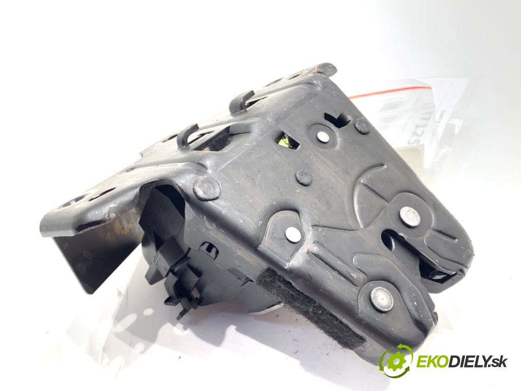 VOLVO XC60 II SUV 2020 173 kW B5 Mild-Hybrid AWD 1969 zámok dverí zad 32149882