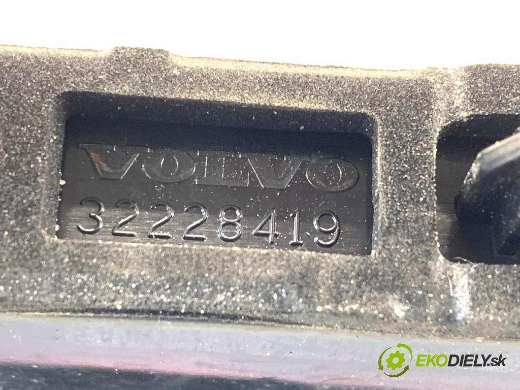 VOLVO XC60 II SUV 2020 173 kW B5 Mild-Hybrid AWD 1969 světlo brzdových světel 32228419