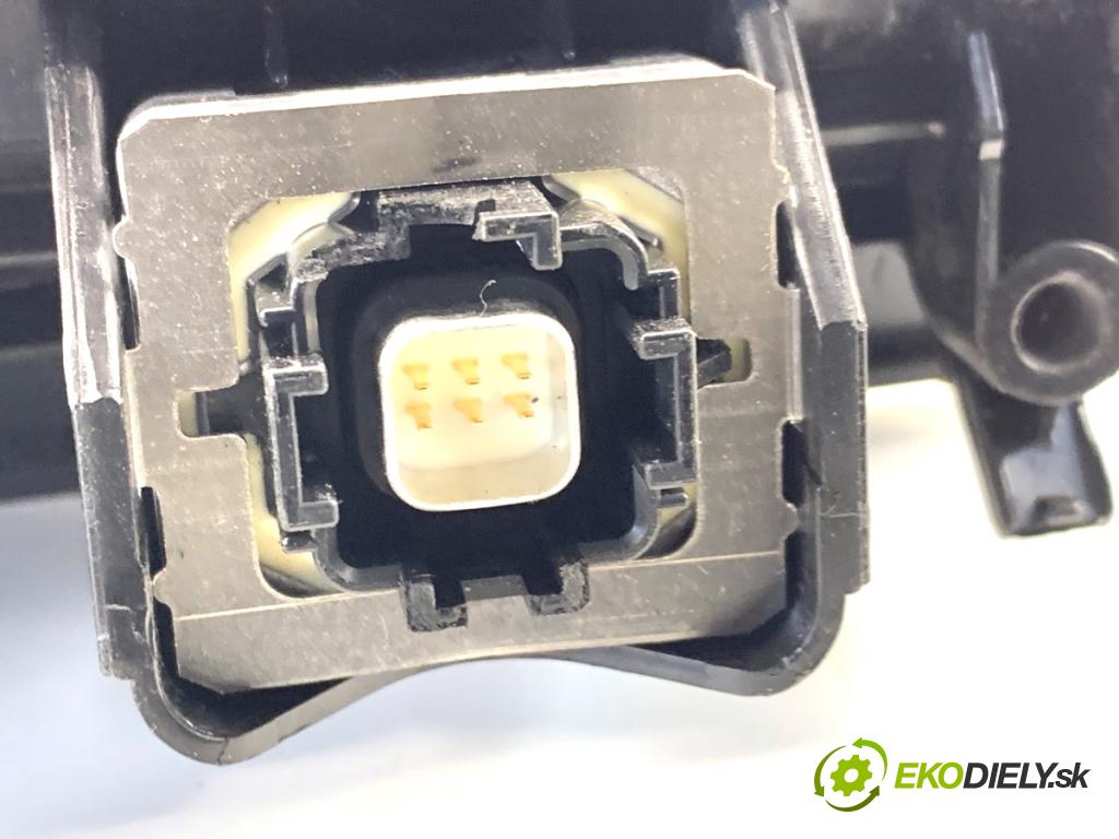 VOLVO XC60 II SUV 2020 173 kW B5 Mild-Hybrid AWD 1969 KAMERA Kľučka dverí zad 31675542