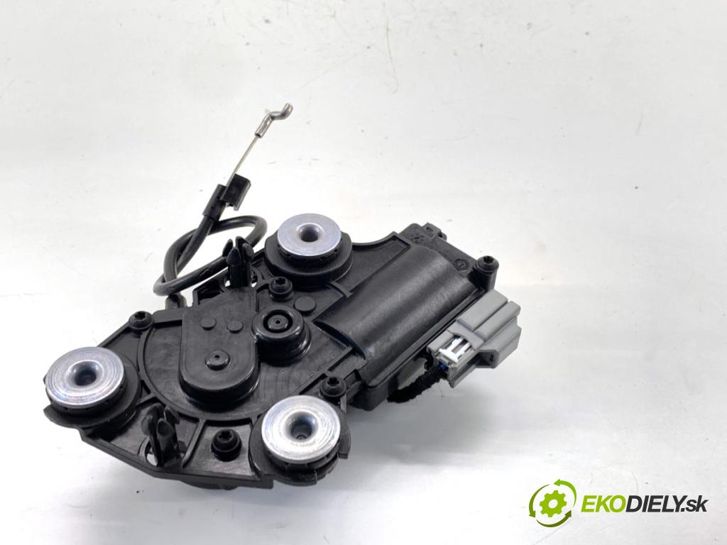 VOLVO XC60 II SUV 2020 173 kW B5 Mild-Hybrid AWD 1969 doťah dverí zad