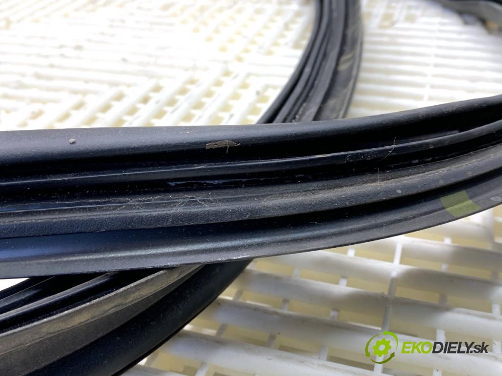 VOLVO XC60 II SUV 2020 173 kW B5 Mild-Hybrid AWD 1969 tesnenie dverí kufra 31424369