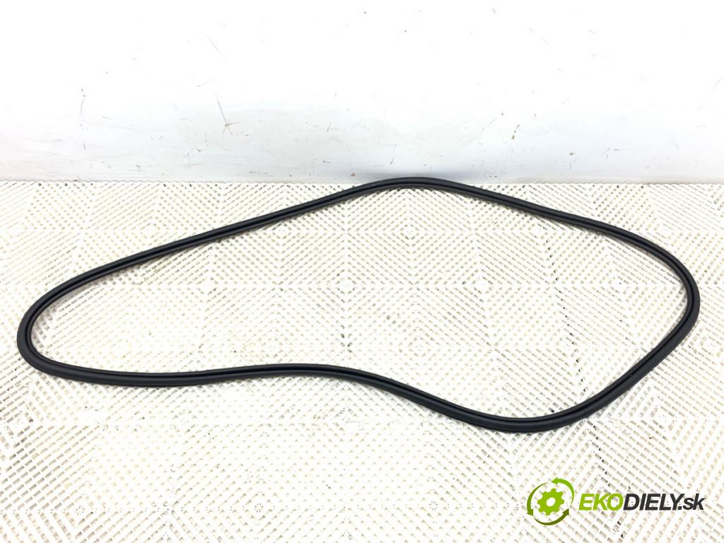 VOLVO XC60 II SUV 2020 173 kW B5 Mild-Hybrid AWD 1969 těsnění dveře přední část levá strana 