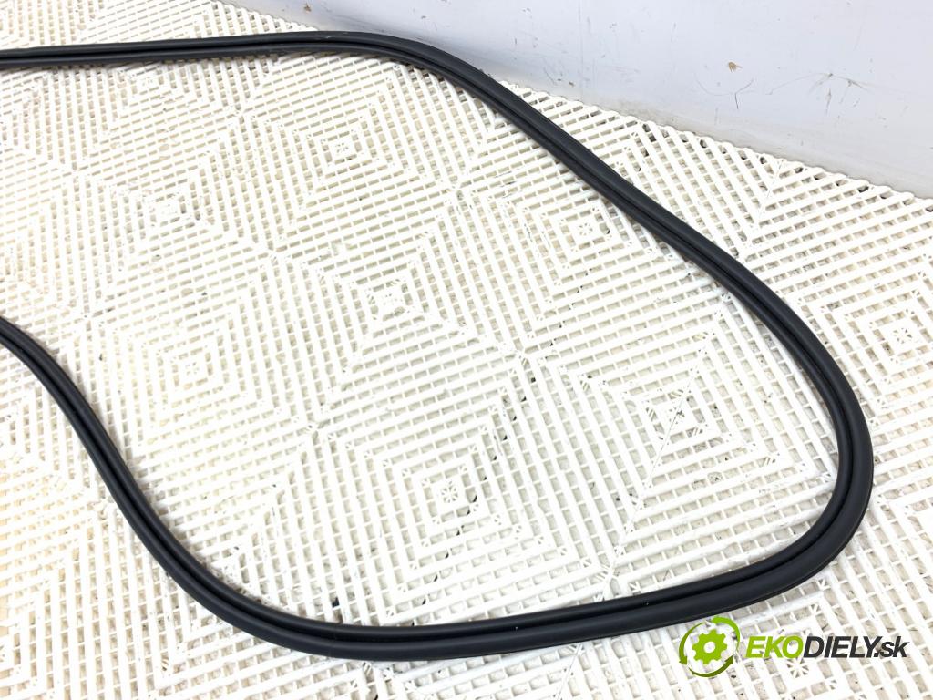 VOLVO XC60 II SUV 2020 173 kW B5 Mild-Hybrid AWD 1969 tesnenie Dvere predný ľavá strana