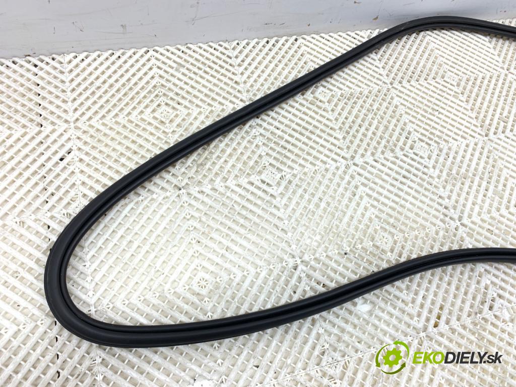 VOLVO XC60 II SUV 2020 173 kW B5 Mild-Hybrid AWD 1969 tesnenie Dvere predný ľavá strana