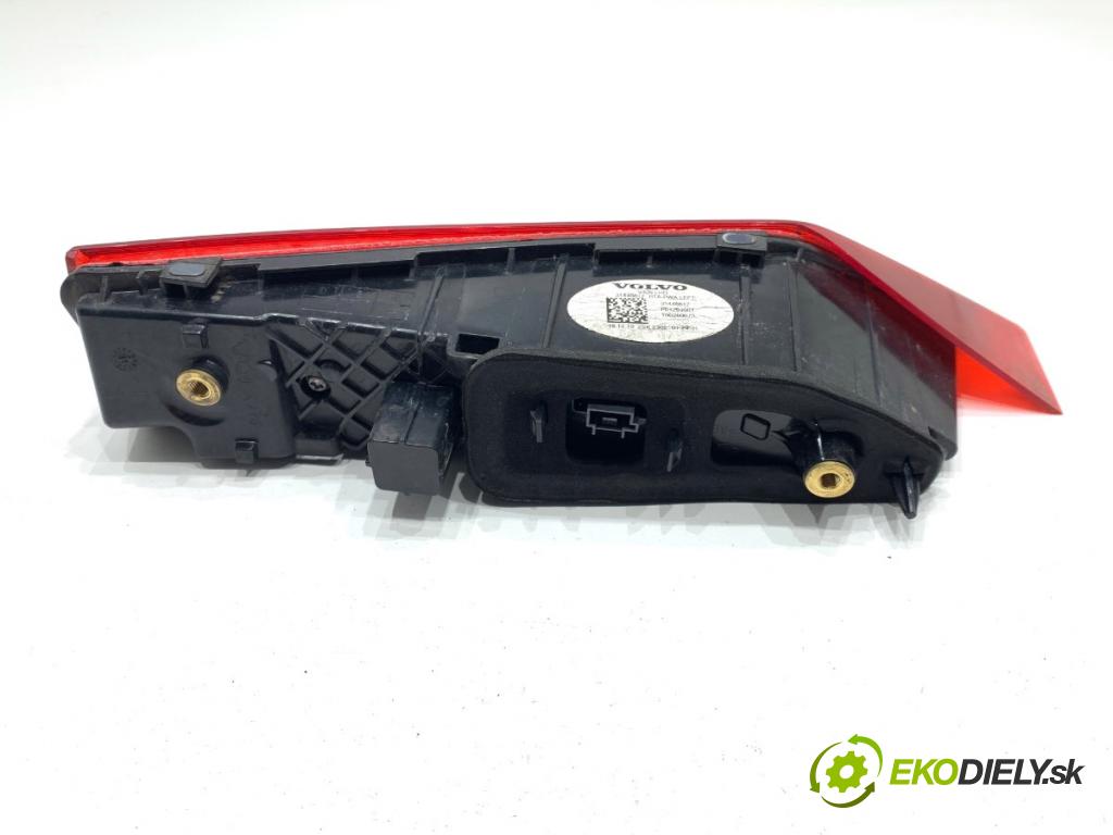 VOLVO XC60 II SUV 2020 173 kW B5 Mild-Hybrid AWD 1969 Svetlo zad ľavá strana vnútorná 31446617 (Kľučka dverí ostatné)