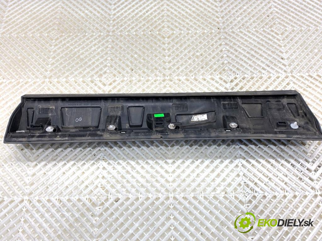 VOLVO XC60 II SUV 2020 173 kW B5 Mild-Hybrid AWD 1969 Lišta Dvere ľavy zad 31440304