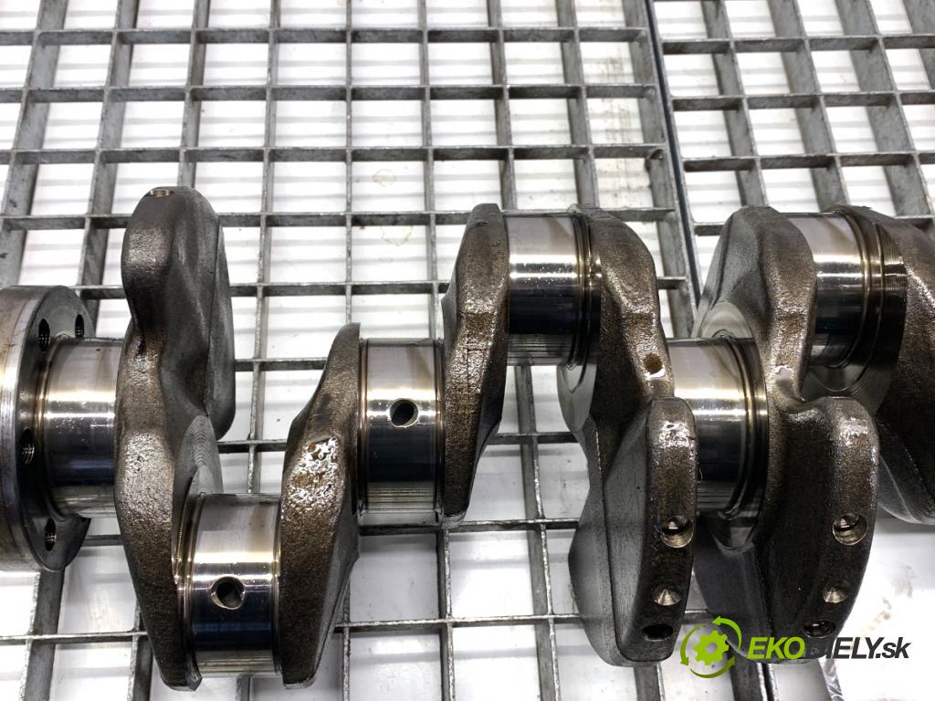 VW PASSAT B7 Kombi 2011 125 kW 2.0 TDI 1968 Kardaň, hriadeľ KLIKA: 38AA (Blok motora ostatné)