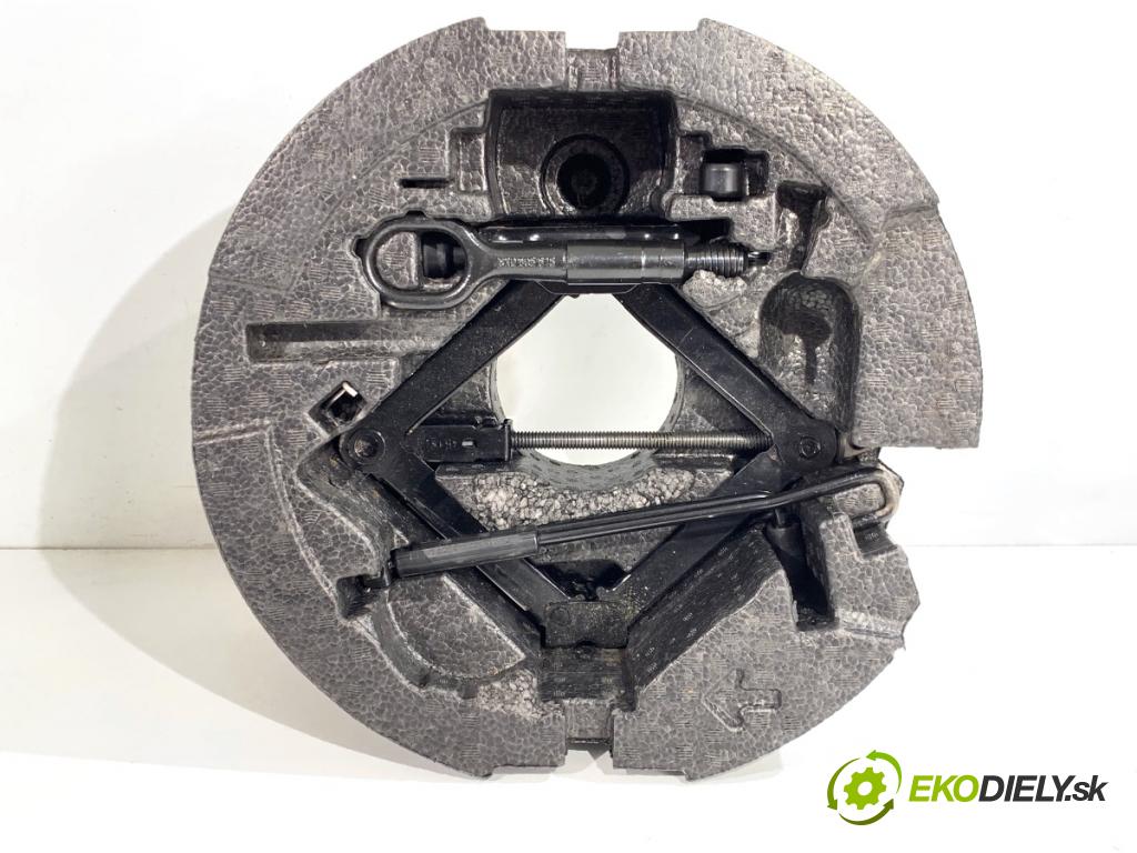 SKODA OCTAVIA III Kombi 2015 110 kW 2.0 TDI 1968 souprava náradí 5E0012115F