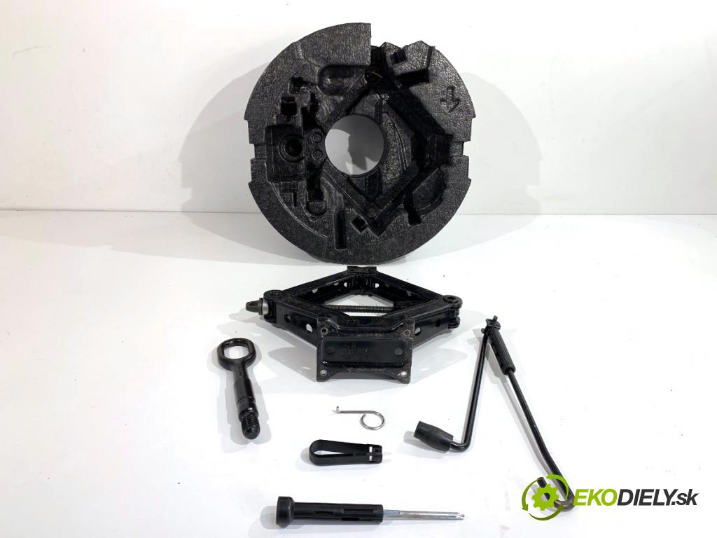 SKODA OCTAVIA III Kombi 2015 110 kW 2.0 TDI 1968 souprava náradí 5E0012115F